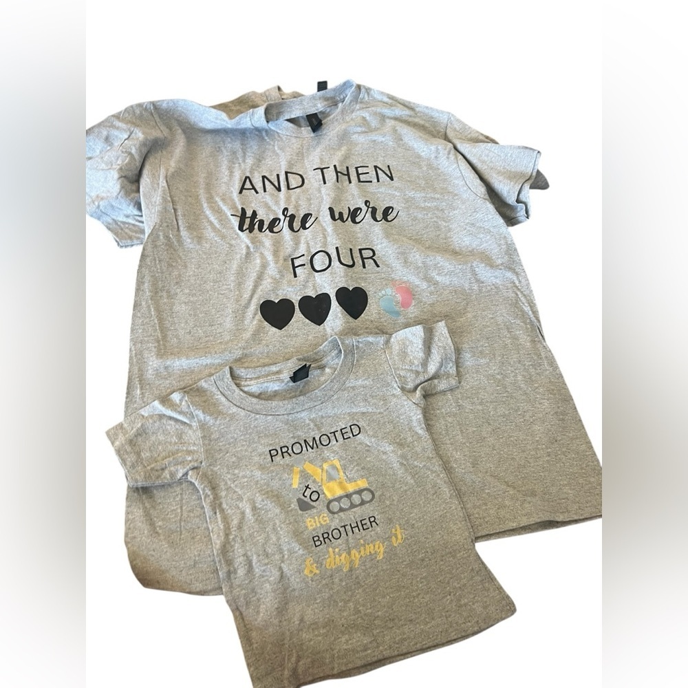 Pregnancy announcement 2nd child parents and toddler matching tshirt set - Picture 2 of 8